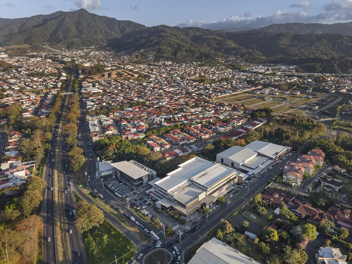 Ciudad del Este — interior y exterior